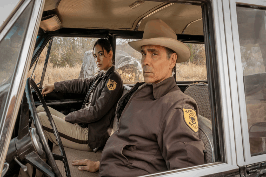 Em &#8220;Dark Winds&#8221;, Joe e Jim investigam casos de crimes complexos na comunidade indígena Navajo (Imagem: Reprodução digital | AMC)