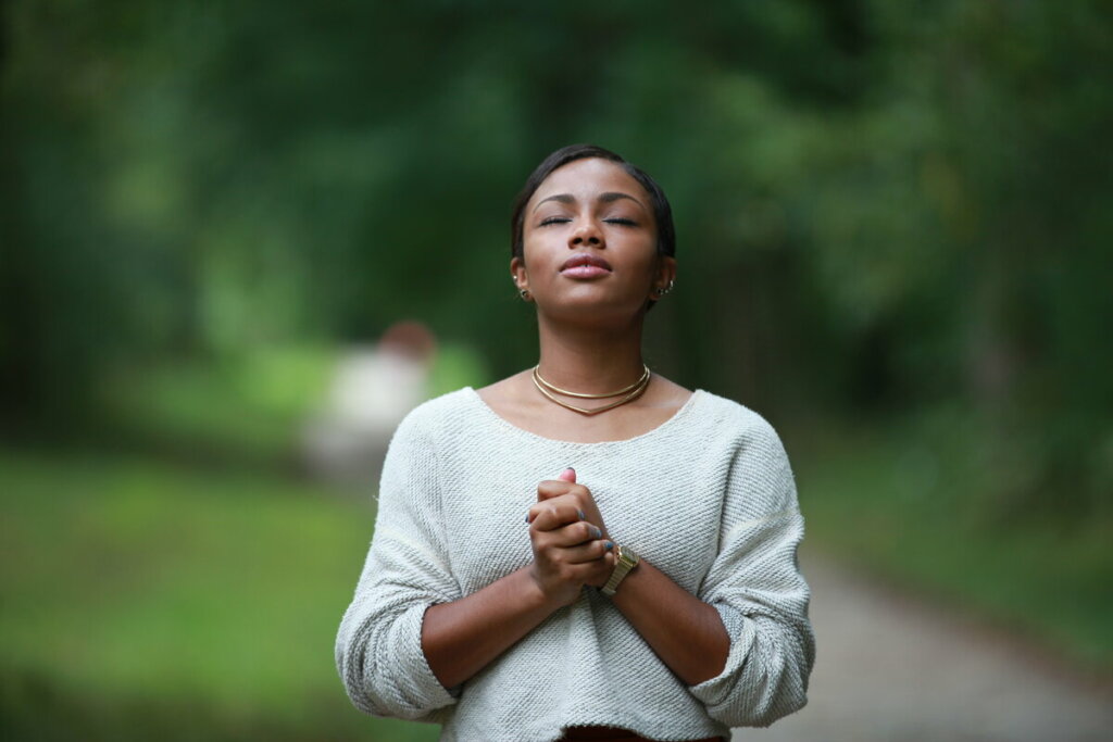 Orações e simpatias para os arcanjos Miguel, Gabriel e Rafael clamam por proteção, prosperidade e harmonia (Imagem: Kosim Shukurov | Shutterstock)