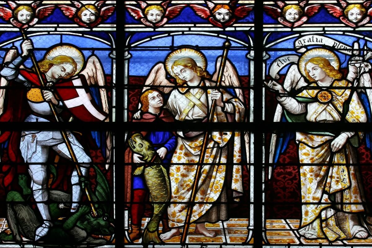 Os três arcanjos fazem parte dos sete espíritos puros que atendem ao trono de Deus (Imagem: Tiberiu Stan | Shutterstock)