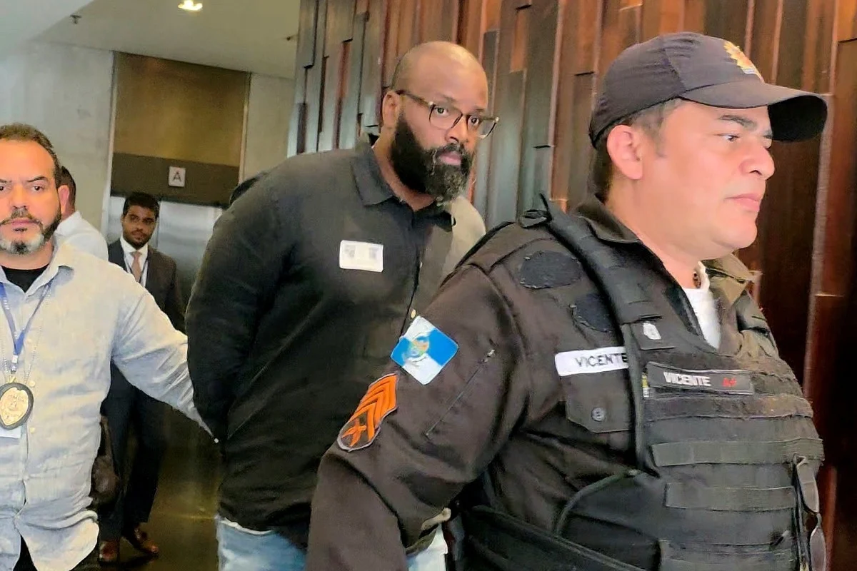 Homem se passa por repórter da Globo para extorquir deputado e acaba preso