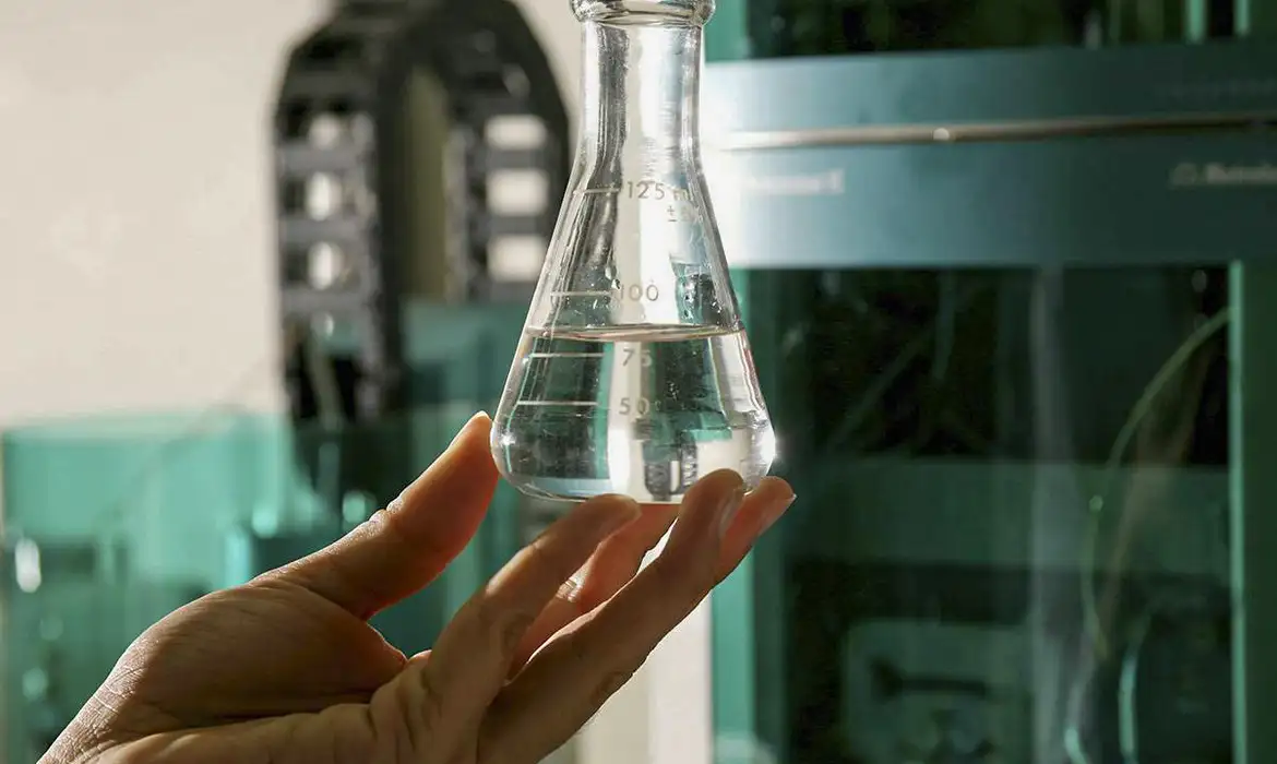 Imagem - Intoxicação por metanol é diferente do abuso de álcool; veja os sinais