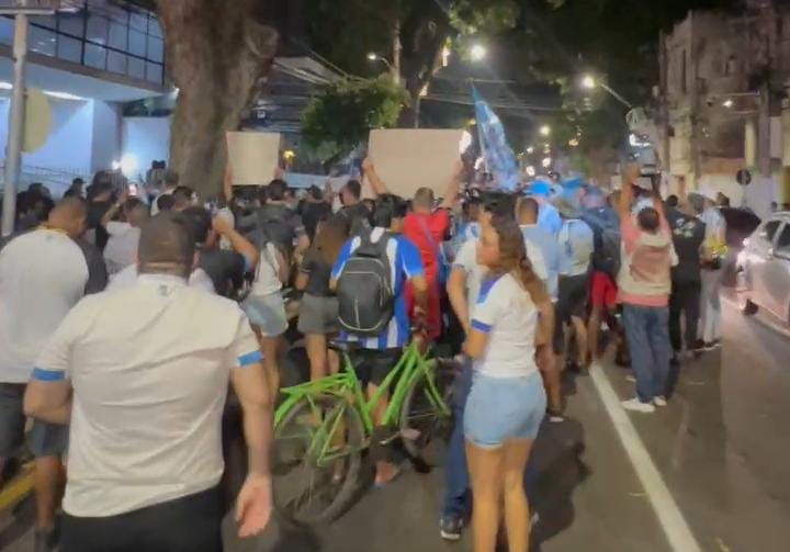 Protesto da torcida bicolor -