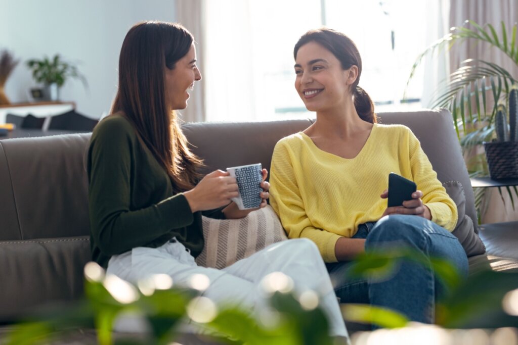 Conversar com uma pessoa de confiança ajuda a manter a motivação (Imagem: Josep Suria | Shutterstock)