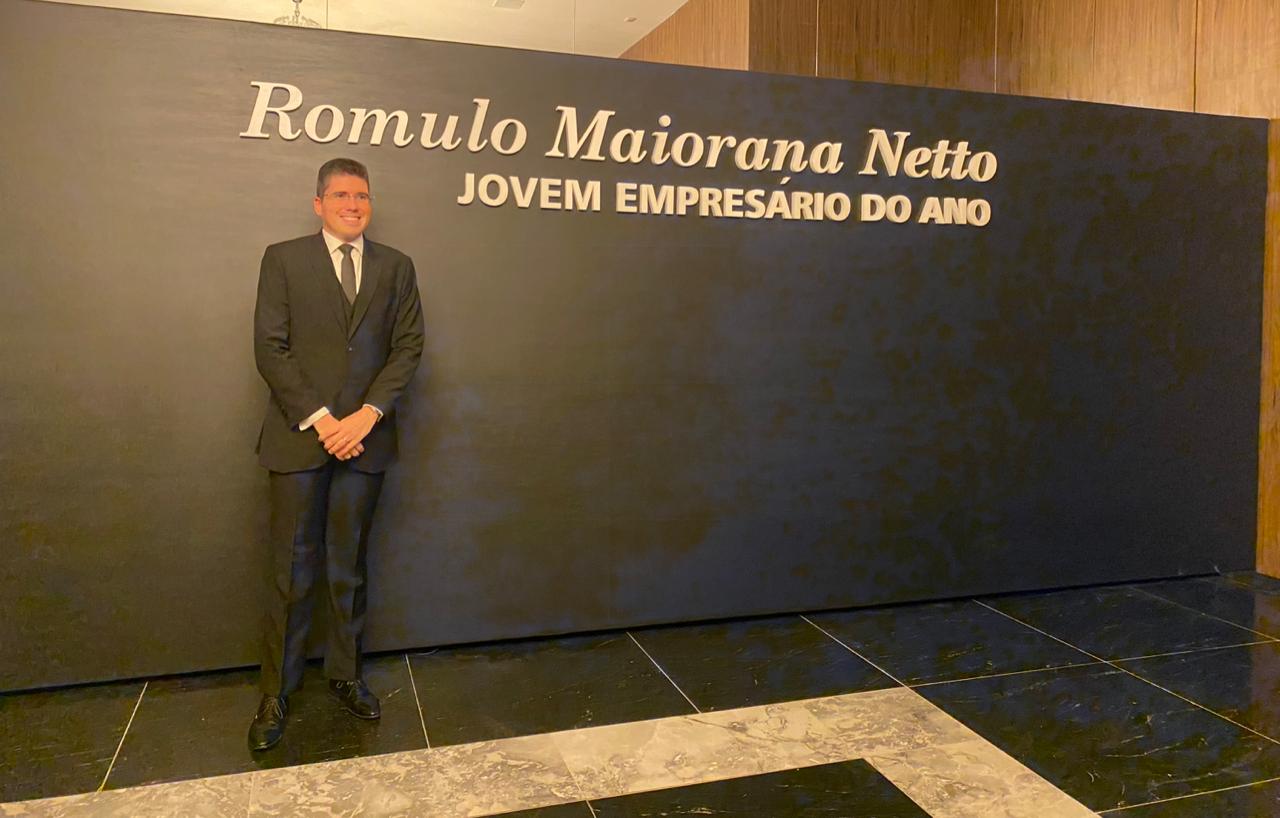 Romulo Maiorana Netto é homenageado com prêmio Jovem Empresário do Ano pelo Conjove-ACP.