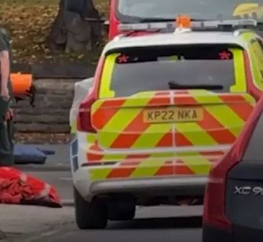 Imagem - Homem atropela e esfaqueia pedestres na Inglaterra; duas pessoas morreram