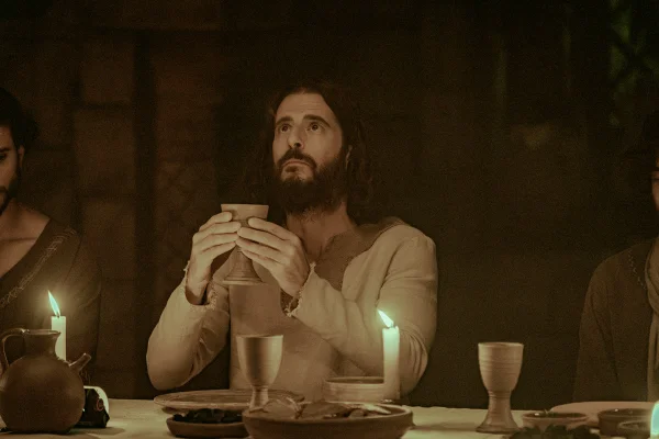 Ator de ‘The Chosen’ revela preparação rigorosa para viver crucificação na 6ª temporada