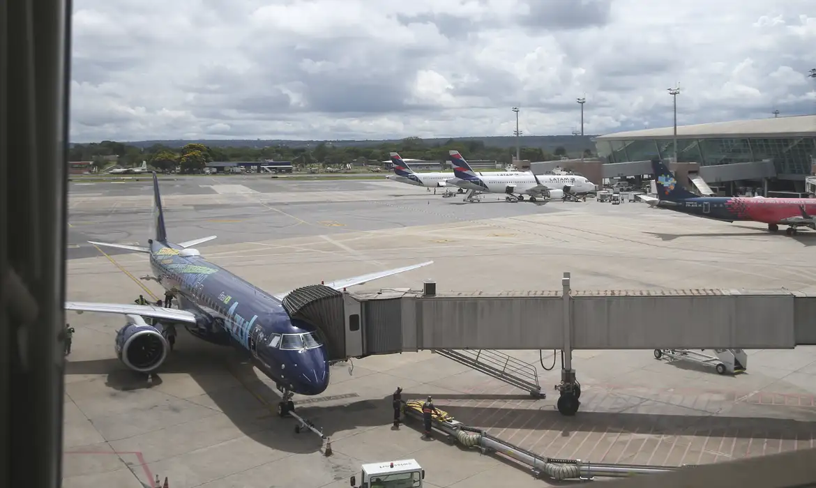 Imagem - Avião supera ônibus como segundo meio mais comum de viagens pessoais