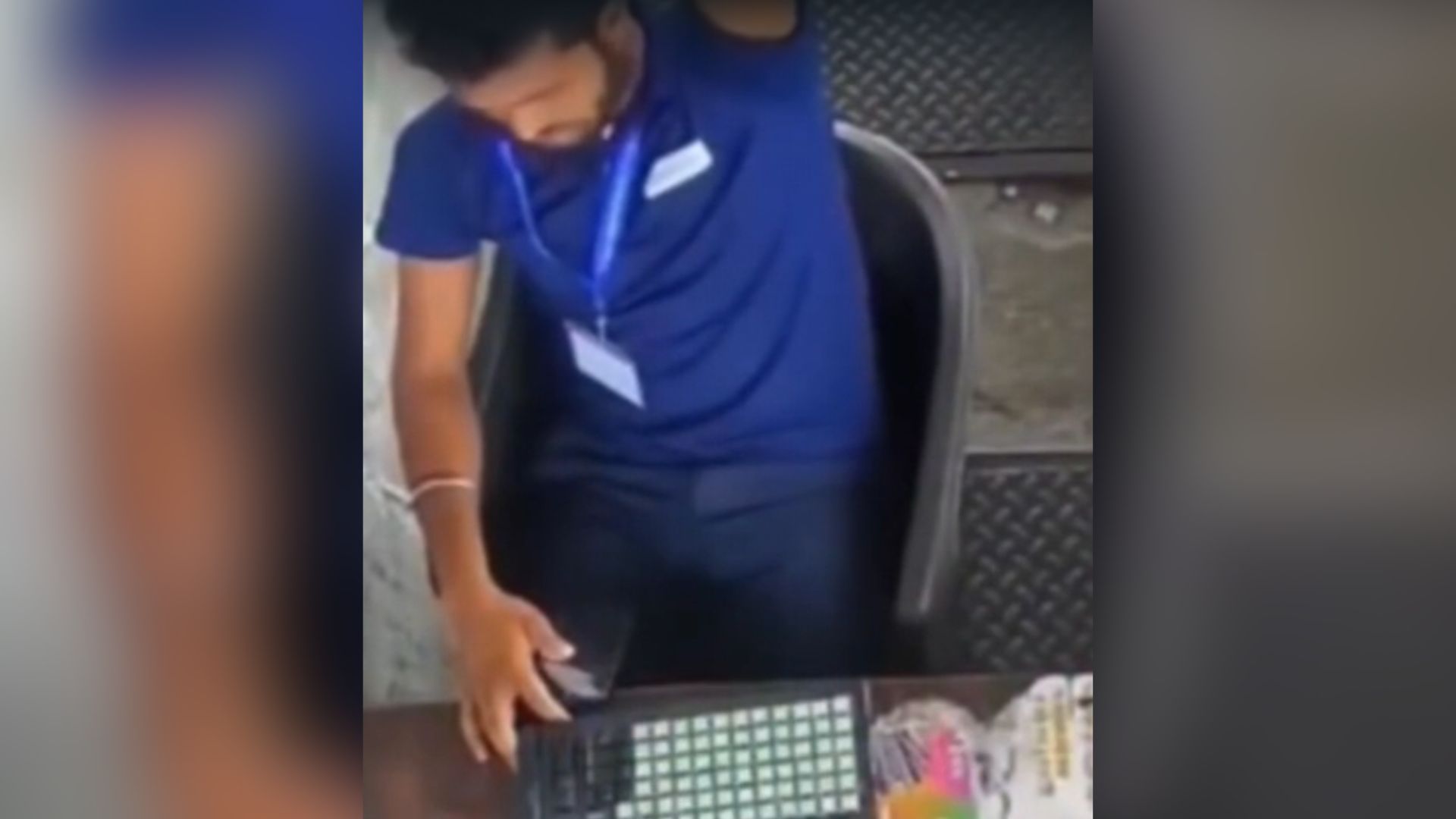 Imagem - Explosão de pneu destrói cabine de pedágio e imagens viralizam na Índia; assista