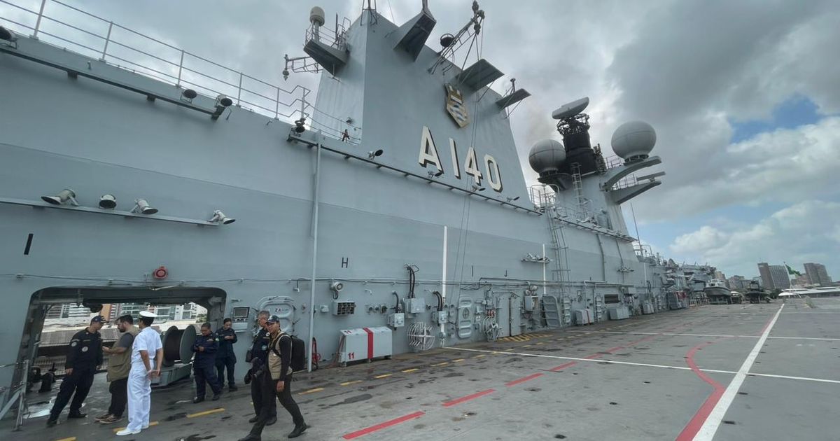 O navio-aeródromo multipropósito (NAM) “Atlântico” -