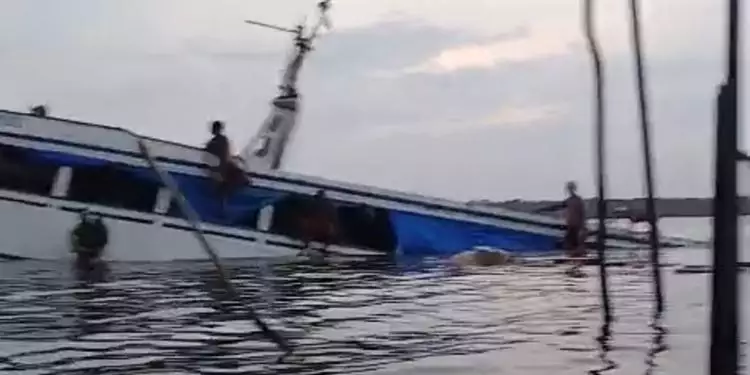 Barco ‘Luiz Guilherme’ naufraga no Rio Marajó em Ponta de Pedras