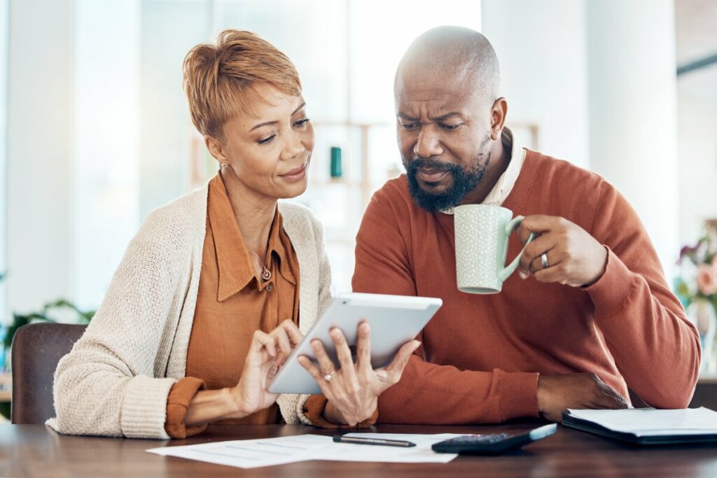É importante guardar documentos que comprovem o trabalho com agentes nocivos à saúde (Imagem: PeopleImages.com &#8211; Yuri A | Shutterstock)
