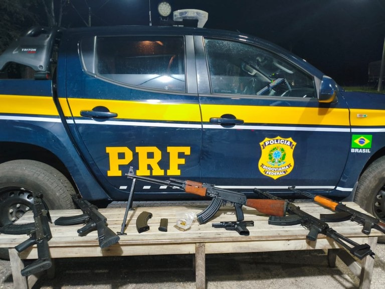 Imagem - Dupla é presa e fuzis russos são apreendidos no Pará, em ônibus com destino a Tocantins