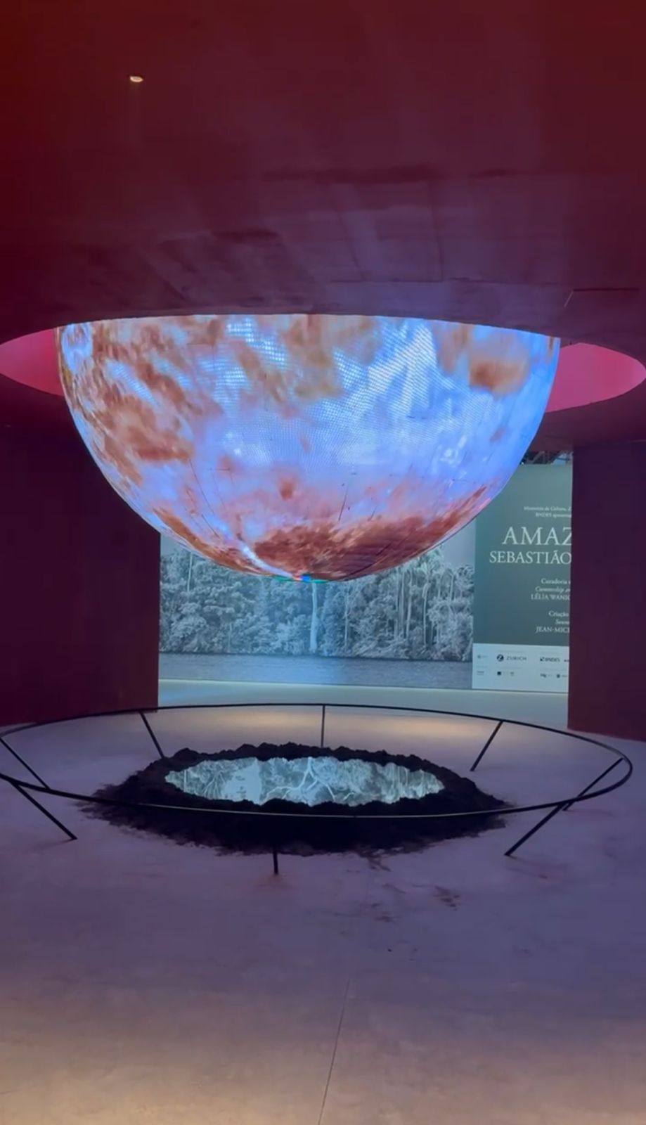 No térreo, estará a mostra internacional "Amazônia", do fotógrafo Sebastião Salgado, apresentada pela primeira vez no Norte do Brasil.