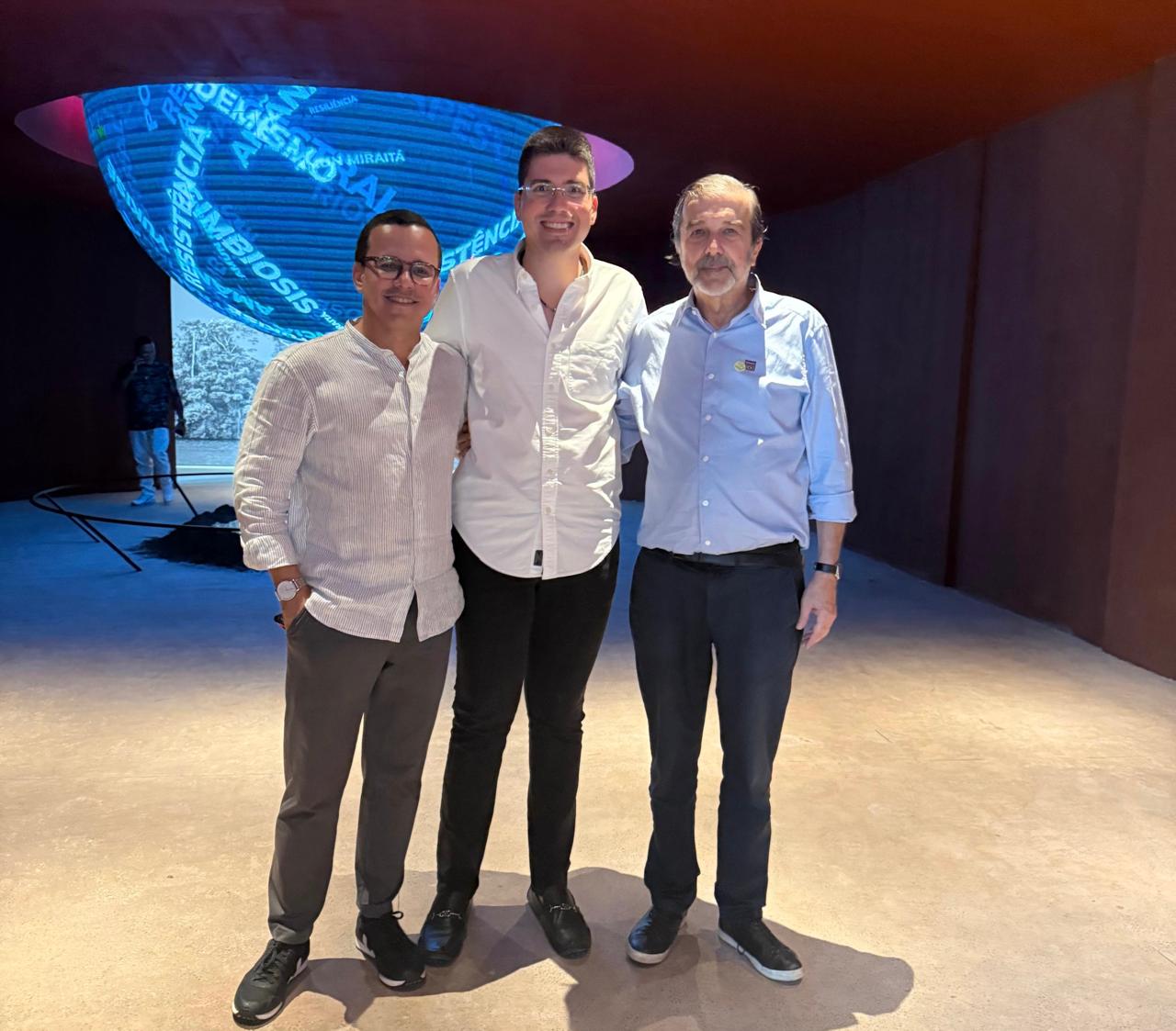 Romulo Maiorana Netto, esteve entre os convidados e visitou o museu ao lado de Hugo Barreto, diretor presidente do Instituto Cultural Vale e Cristiano Vasconcelos, diretor do Museu do Amanhã.