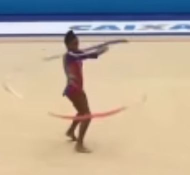 Imagem - Atleta da ginástica rítmica presta homenagem ao Círio de Nazaré