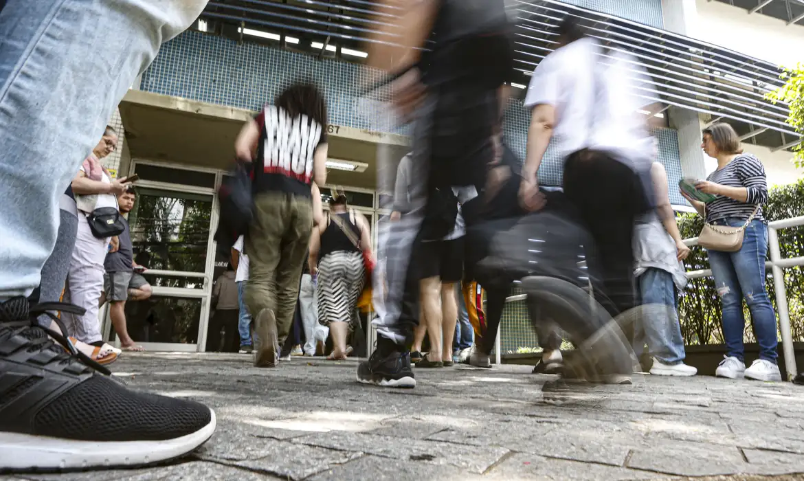 Imagem - CNU 2025: mais de 760 mil candidatos fazem as provas objetivas hoje