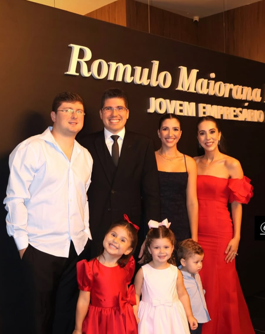 Romulo Netto com a esposa, Paula, e o irmão e a cunhada, Giovanni e Camila Maiorana, com os filhos.