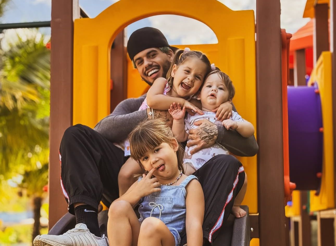 Zé Felipe e os filhos, Maria Alice, Maria Flor e José Leonardo - 