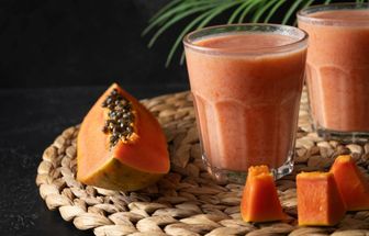 5 receitas de vitaminas com mamão para deixar sua dieta mais saudável