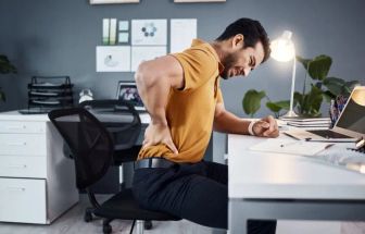 Sedentarismo e má postura no home office exige atenção