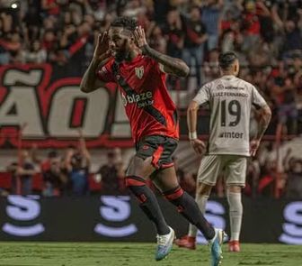 Imagem - Atlético-GO goleia o Athletico e encerra sequência de sete vitórias do Furacão na Série B