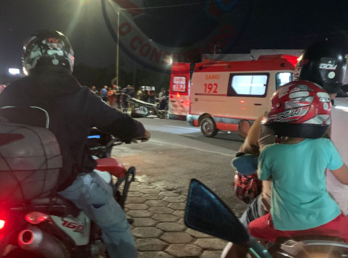 Acidente entre moto e carreta deixa um morto e outro ferido na BR-316, em Marituba