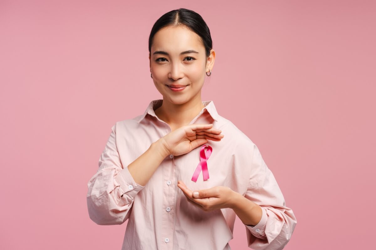 O câncer de mama é a doença oncológica mais comum nas mulheres (Imagem: AYO Production | Shutterstock)