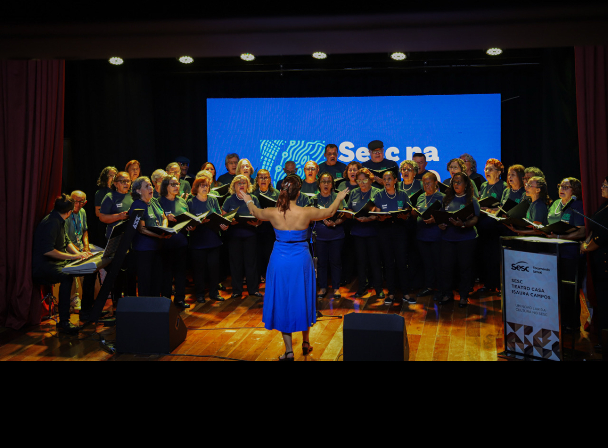 O Coral Sesc Casa da Música é composto por cantores de diferentes faixas etárias e níveis de experiência, que se dedicam ao estudo e à prática do canto coral
