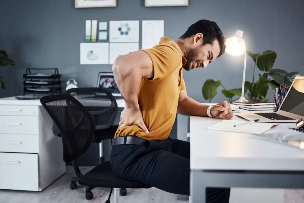 Sedentarismo e má postura no home office exige atenção.