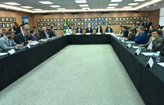 Governo cria comitê de enfrentamento da crise do metanol