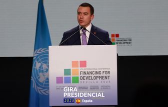 Tiros e pedradas: presidente do Equador é alvo de atentado