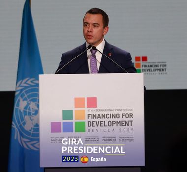 Imagem - Tiros e pedradas: presidente do Equador é alvo de atentado