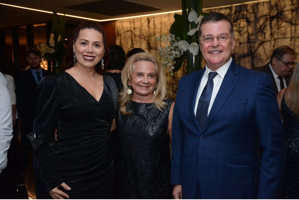 Ariane Mathne, gerente Hotel Tivoli Maiorana Jr, Fátima Petrola e Isan Anijar 