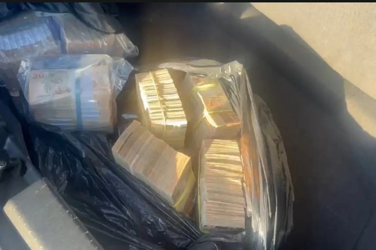 Imagem - PRF encontra R$ 1 milhão escondido em carro no DF