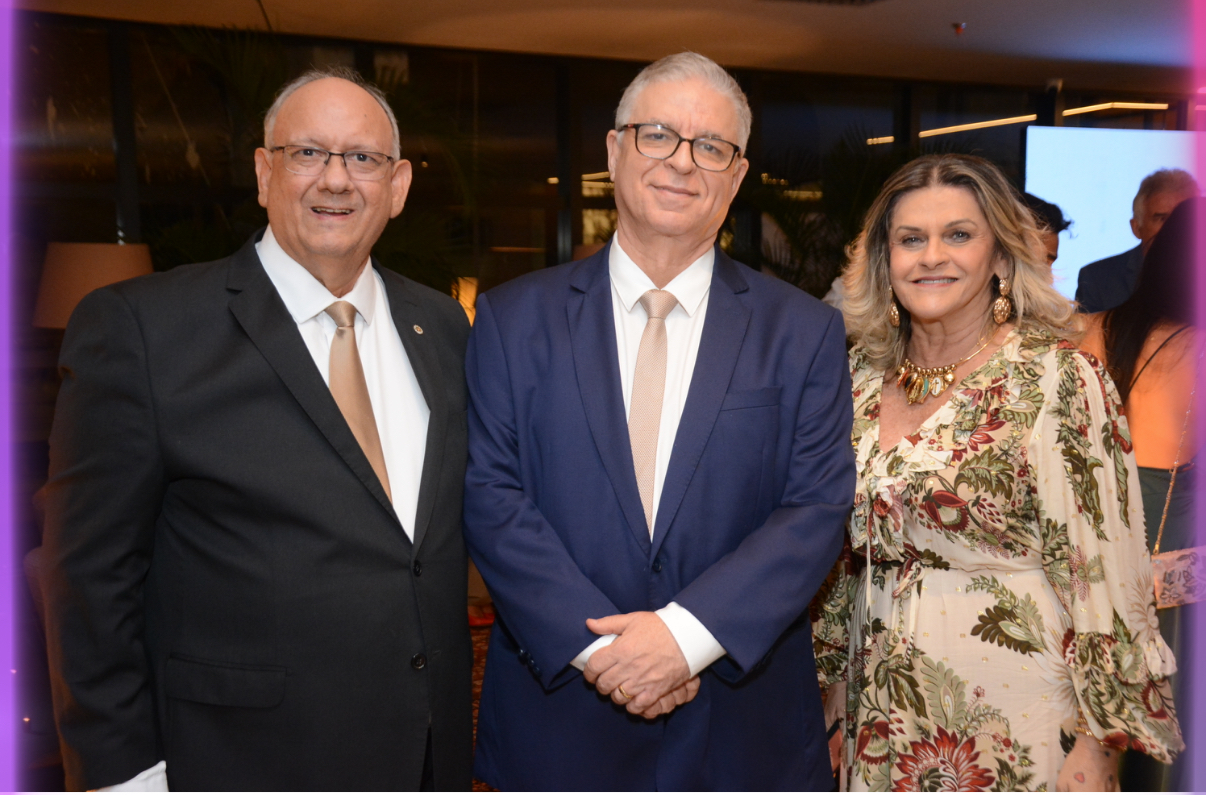 Waldemar Coelho, Alirio Gonçalves, vice-presidente do Conjove-ACP e presidente da Beneficente Portuguesa, e a colunista 