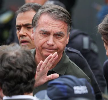 Imagem - Bolsonaro pede ao STF permissão para receber barbeiro em prisão domiciliar