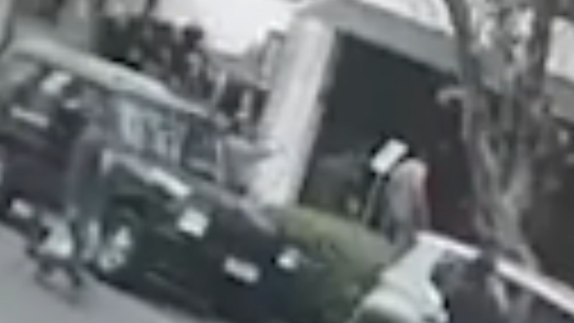 Imagem - Câmera flagra corre-corre após desabamento de restaurante