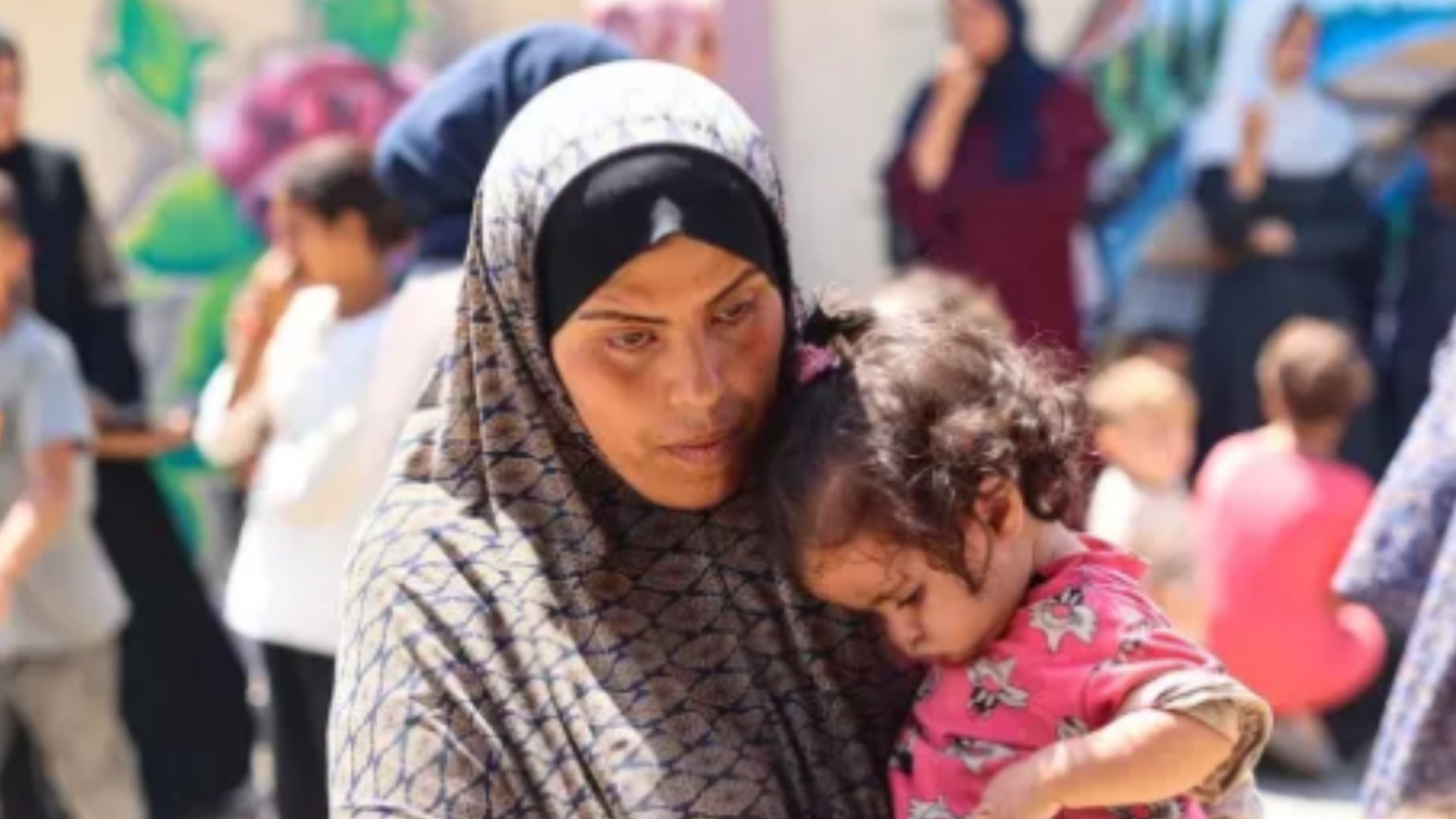 Crianças sofrem com os ataques na Faixa de Gaza, assim como homens, mulheres e idosos