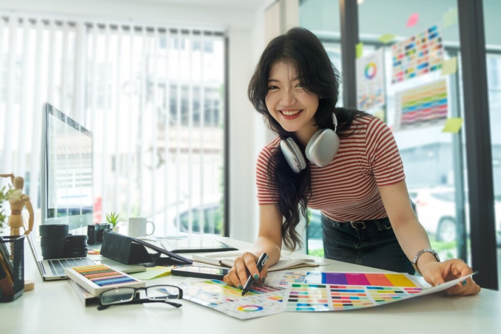 Organização e gestão de tempo são diferenciais notados durante o estágio (Imagem: Images Products | Shutterstock)