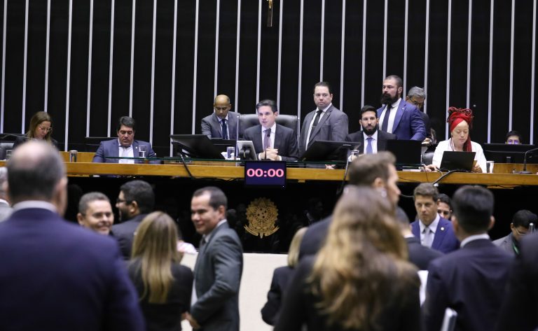 Imagem - Câmara aprova PEC para efetivar agentes de saúde com impacto bilionário para contas públicas