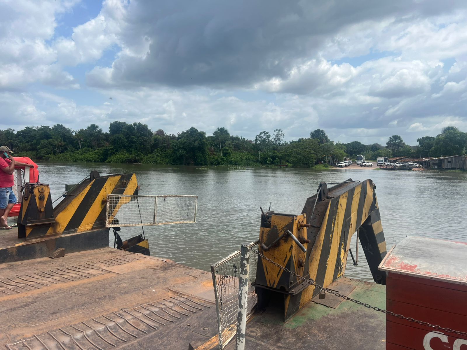 Imagem rampa da balsa onde quebrou fazendo com que a carreta caísse no Rio Acará.