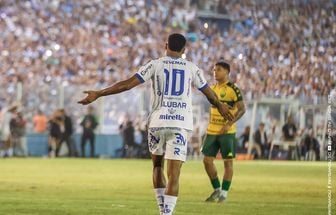 Paysandu pode ter desfalque de Garcez no clássico contra o Remo pela Série B