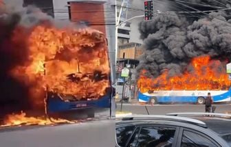 Vídeo: ônibus pega fogo na Avenida Doca de Souza Franco, em Belém