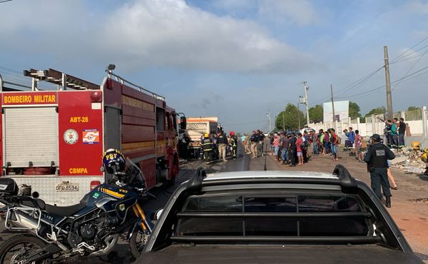Vídeo: motorista fica preso nas ferragens em acidente com caminhões na BR-316, em Castanhal