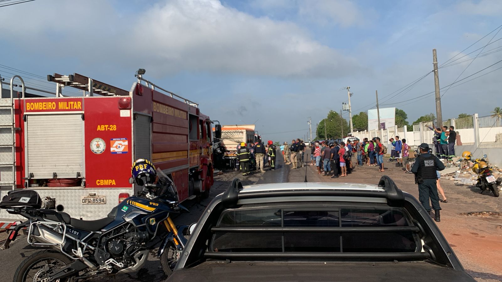 Imagem - Vídeo: motorista fica preso nas ferragens em acidente com caminhões na BR-316, em Castanhal