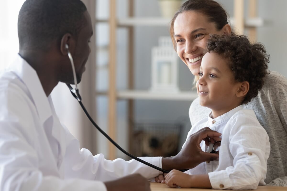 Imagem - Veja como ajudar a criança a perder o medo de médico