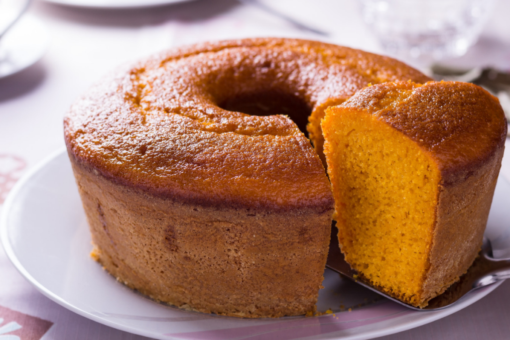 Bolo de cenoura sem glúten (Imagem: Silvio Aparecido Luciano | Shutterstock)