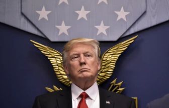 China reage à ameaça de tarifa de 100% de Trump e diz que poderá tomar medidas