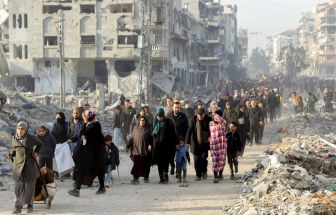 Palestinos retornam a Gaza e encontram cenário de destruição após cessar-fogo