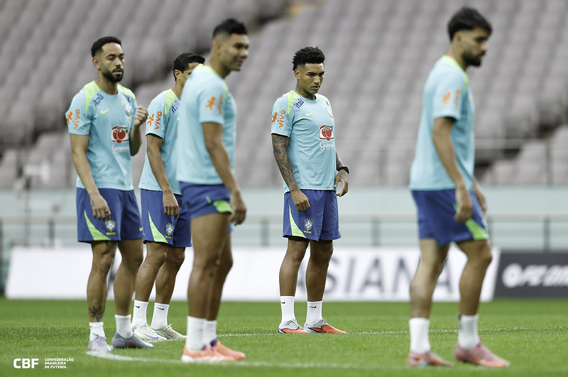 Brasil começa série de amistosos preparatórios para Copa - 